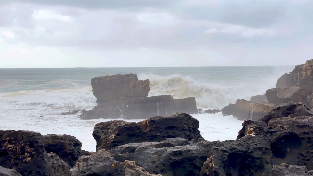 卡斯凯伊斯海岸的海浪视频素材