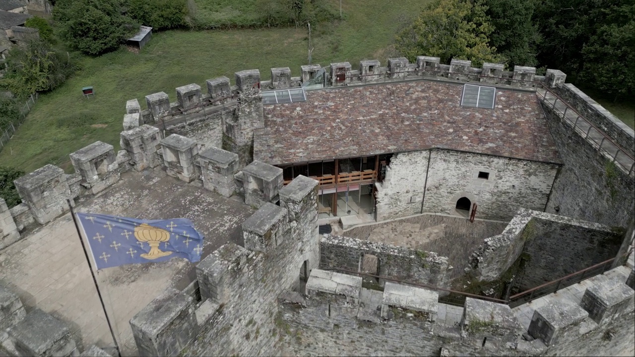 鸟瞰图Castillo De Moeche(莫切城堡)在A Coruña，西班牙。视频素材