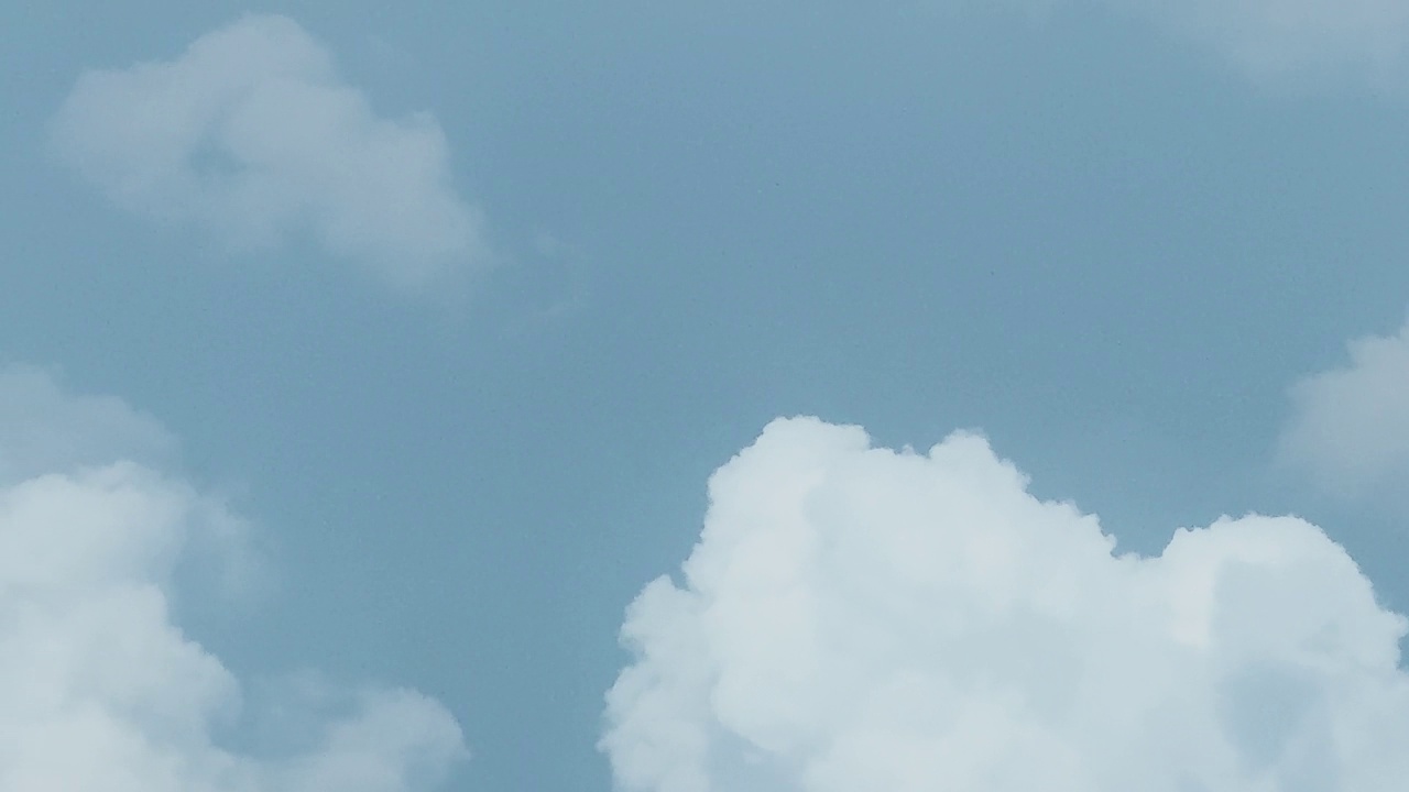 在云端翱翔视频素材