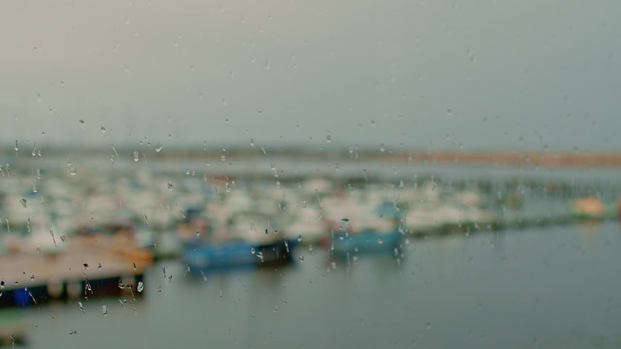 码头的下雨天视频素材