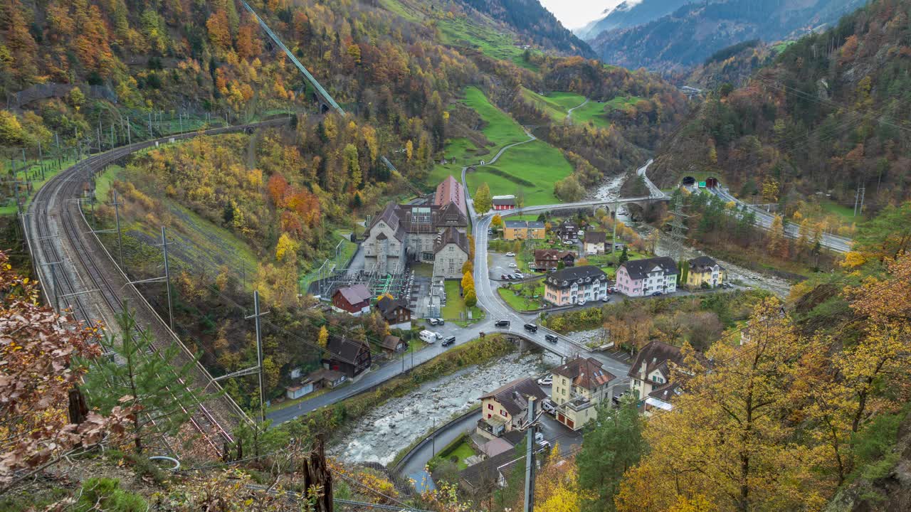 瑞士阿尔卑斯山小镇的延时视图。秋天的风景。乌里州，阿姆斯泰格视频素材