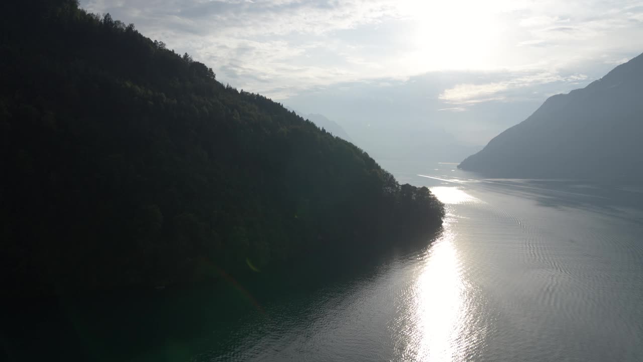 迷人的美丽的卢塞恩湖，瑞士-欧洲阿尔卑斯山景观- Arial视频素材