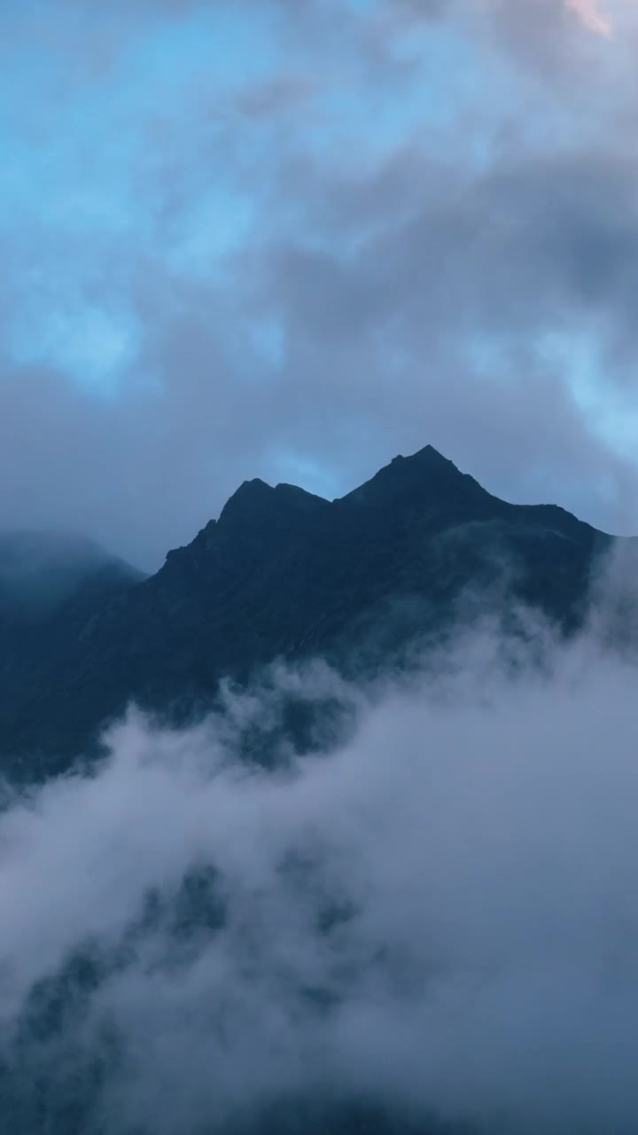 大雾覆盖山脉视频素材