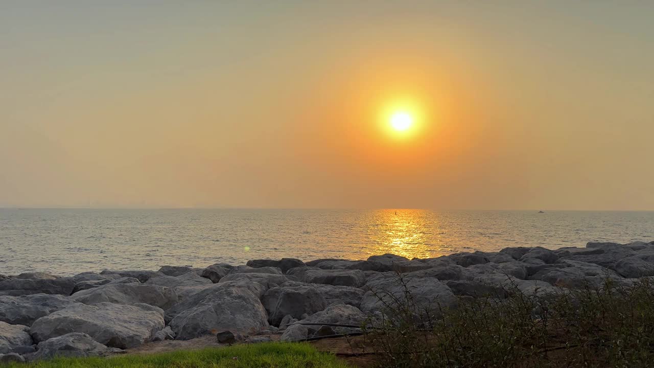 海上美丽的日落视频素材