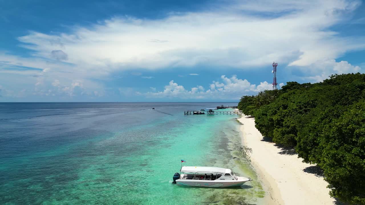 空中的绿松石海岸的天堂浪漫的僻静的岛屿在马来西亚海岸视频素材