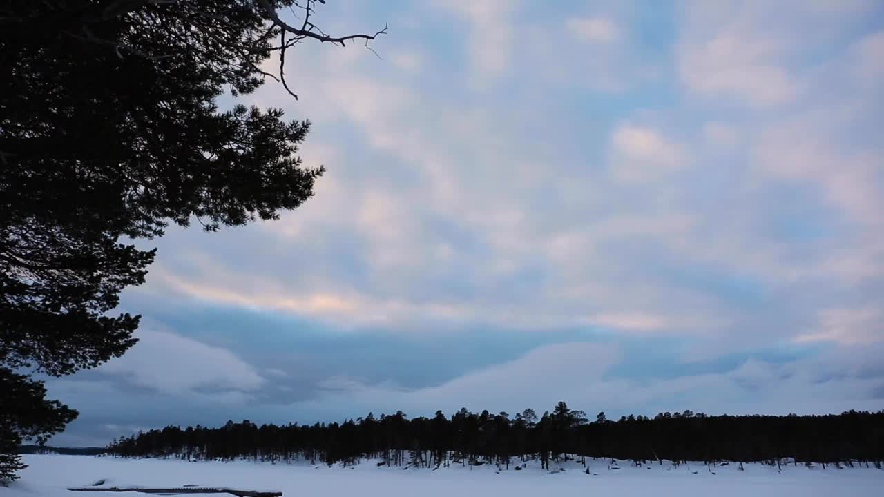 芬兰拉普兰伊纳里湖的冬季景观视频素材