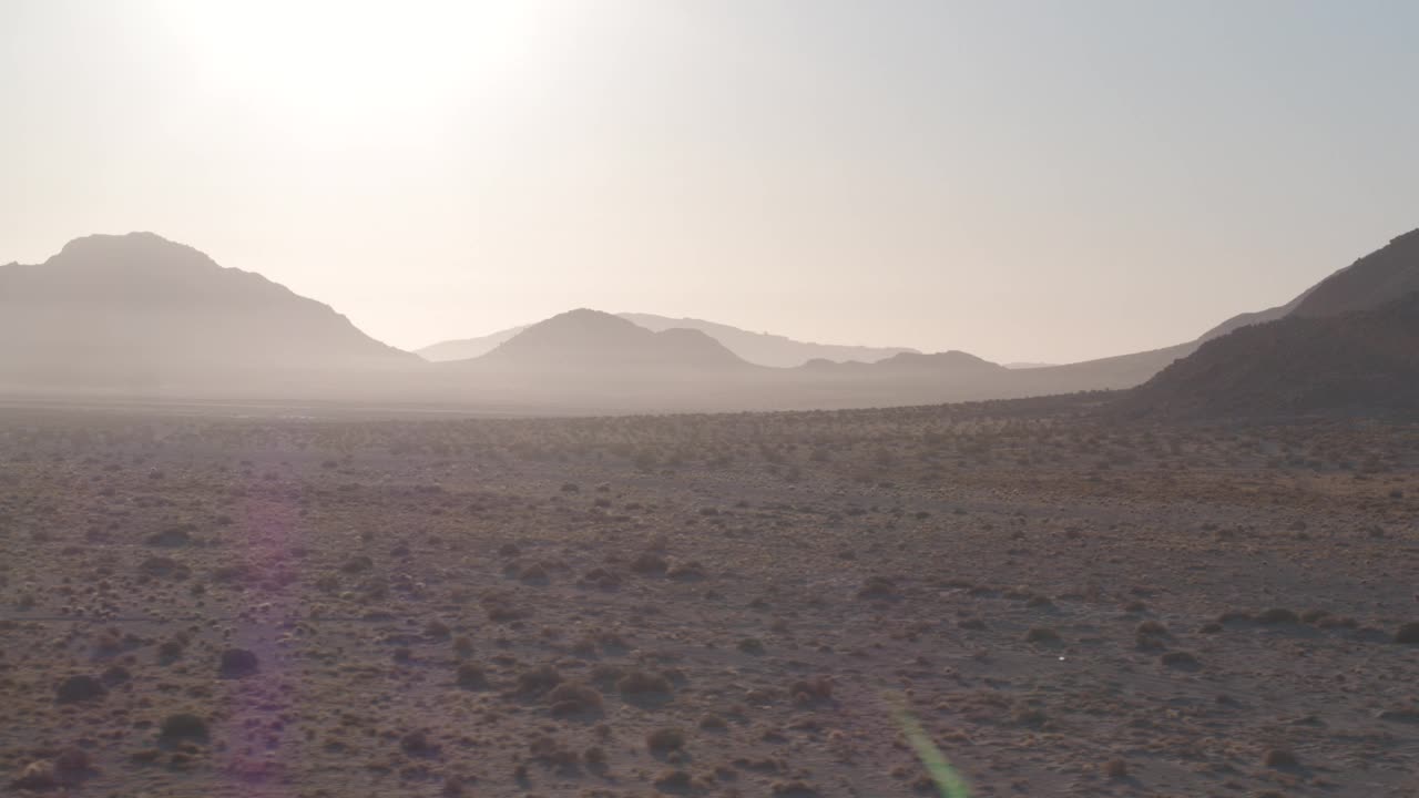 南加州沙漠景观低空飞行与剪影山视频下载