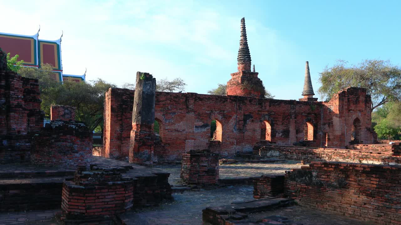 鸟瞰泰国大城府历史公园的寺庙视频下载