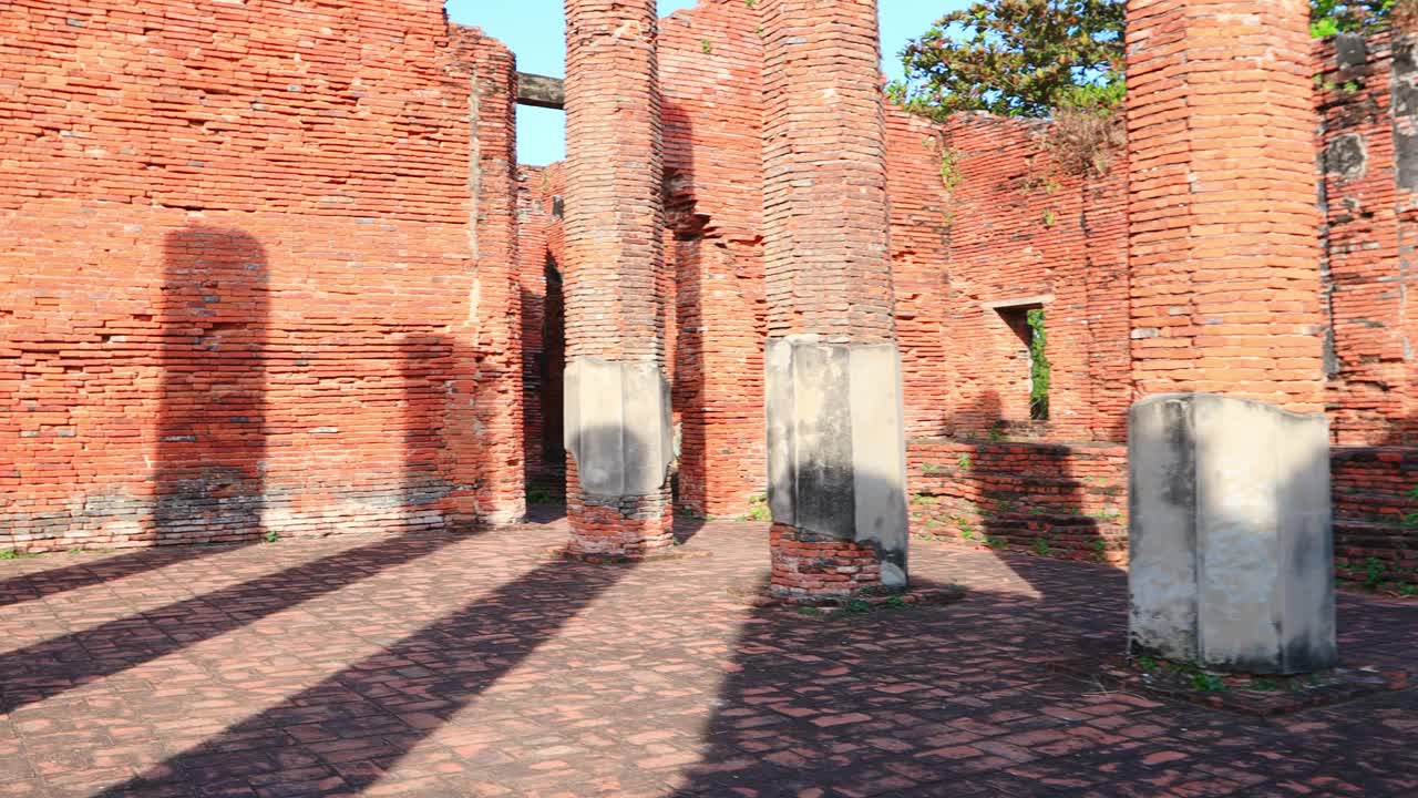 鸟瞰泰国大城府历史公园的寺庙视频下载