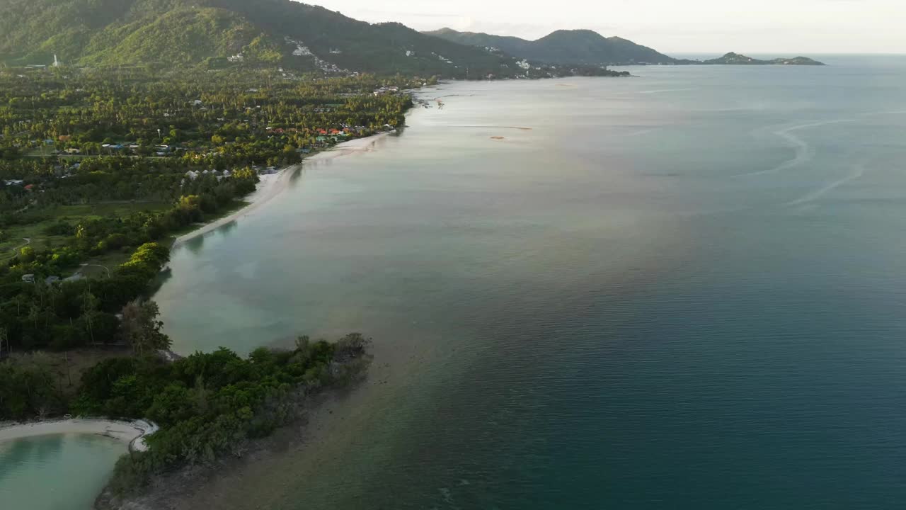 空中无人机苏梅岛海岸线超垂泰国东南部旅游目的地的海滩度假胜地视频素材