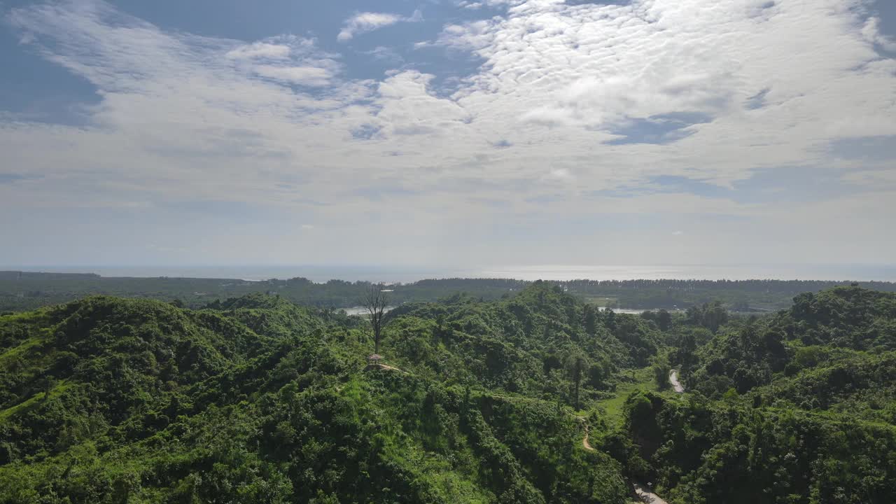 海岸挂毯:考克斯巴扎尔海滩、山脉和丘陵地带的空中奥德赛视频素材