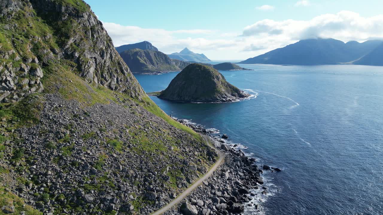 罗浮敦岛风景海岸和徒步旅行在挪威，斯堪的纳维亚半岛-空中盘旋视频素材