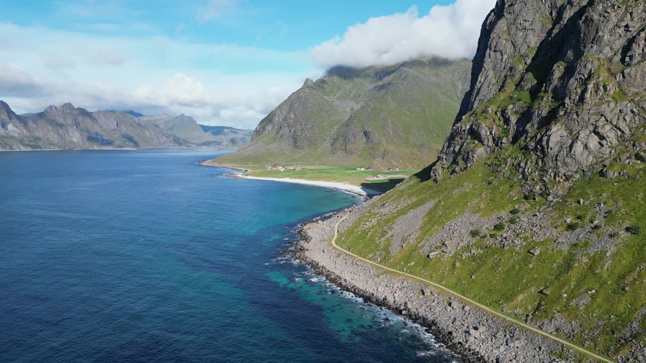 罗浮敦群岛海岸线和乌塔克莱夫海滩在挪威，斯堪的纳维亚半岛-空中视频素材