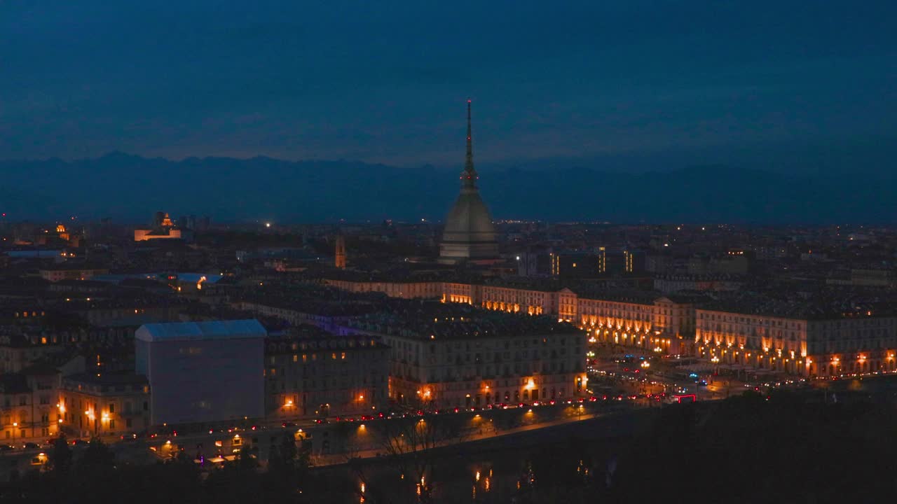 都灵夜景，夜景天际线，安托内利亚塔，视频素材