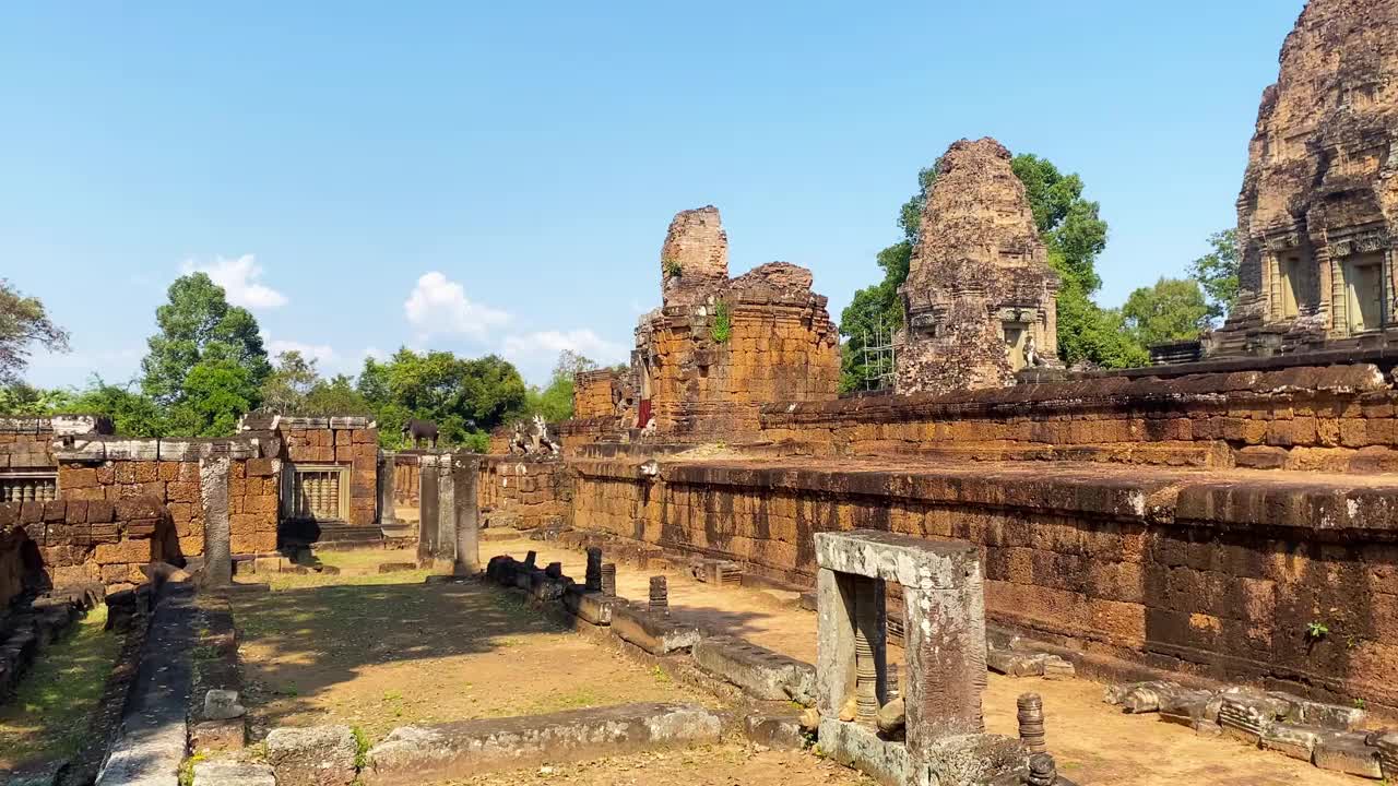 东梅汶山寺庙是为了纪念湿婆神而建造的，是高棉文明的一座寺庙，位于柬埔寨吴哥的领土上。视频素材