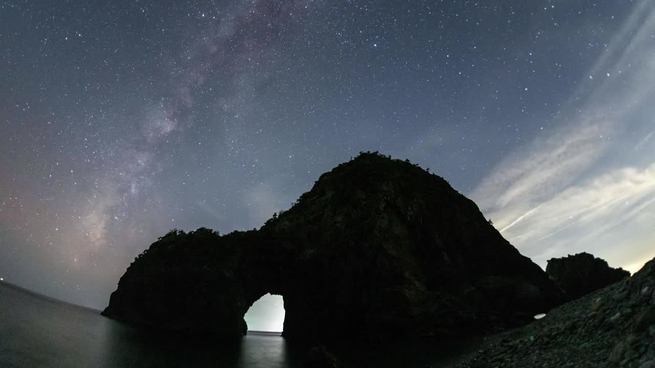 秋天的银河在伊豆半岛的仙根门下沉视频下载