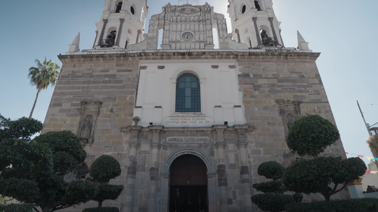 Santuario Nuestra Señora de la Soledad圣母孤独圣所天主教堂圣佩德罗特拉克帕克，墨西哥视频素材