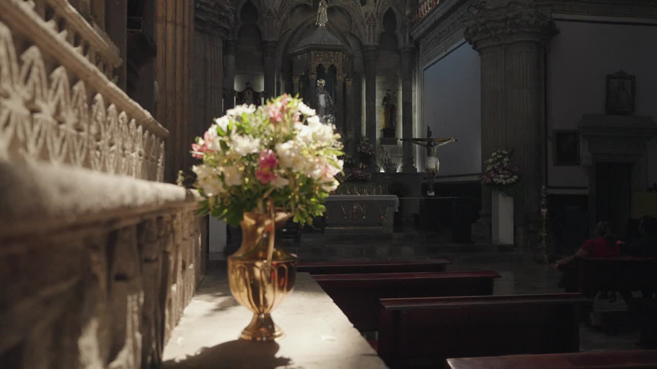 Santuario Nuestra Señora de la Soledad圣母孤独圣所天主教堂圣佩德罗特拉克帕克，墨西哥视频素材