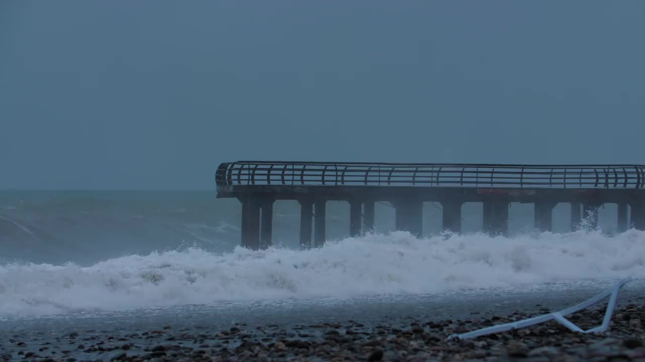 海上的暴风雨天气视频素材