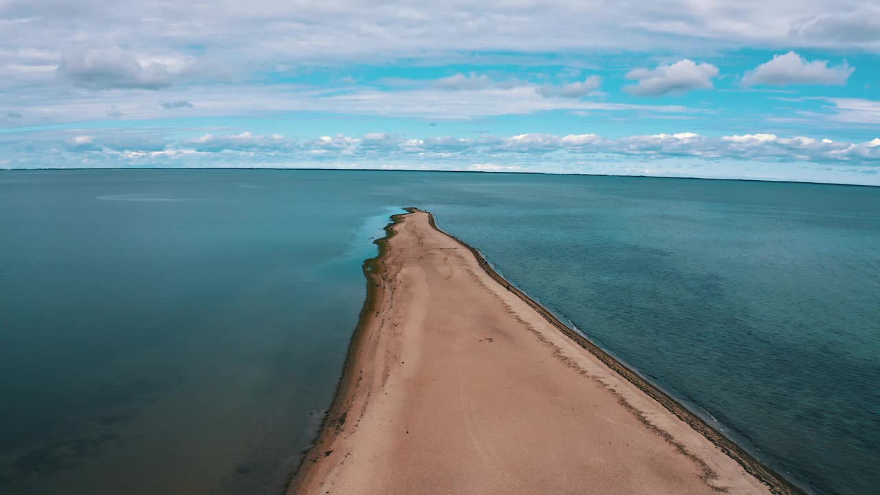 鸟瞰美丽的海岬，波罗的海，雷瓦，波兰视频素材