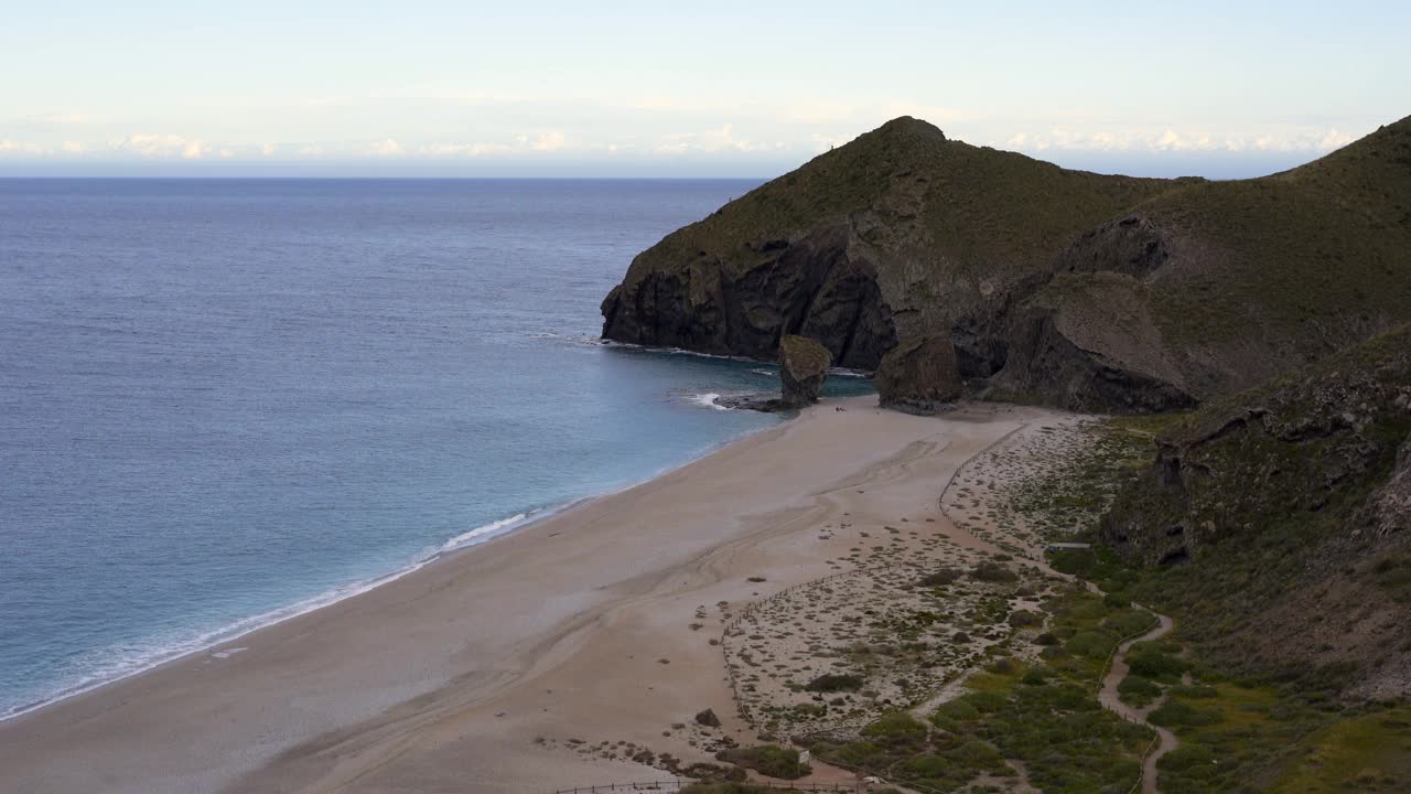 Playa de los Muertos海滩西班牙田园诗般的海滩视频素材