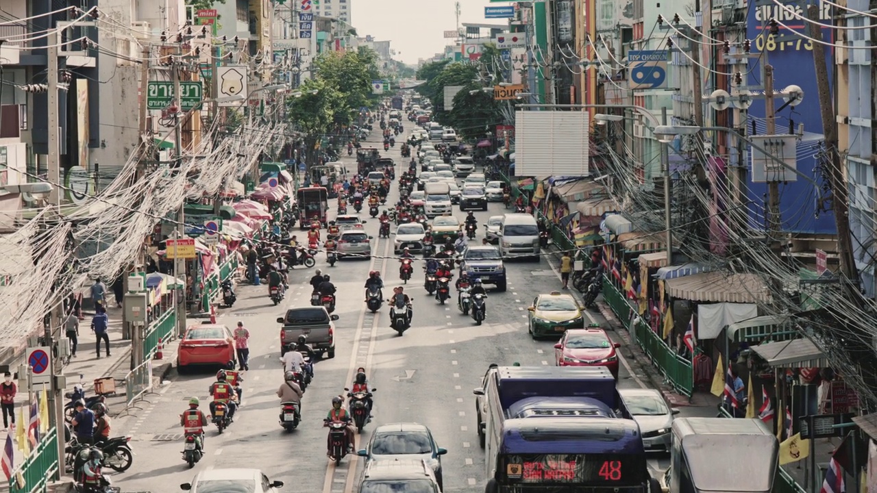 高角度交通拥挤，行人过马路视频素材