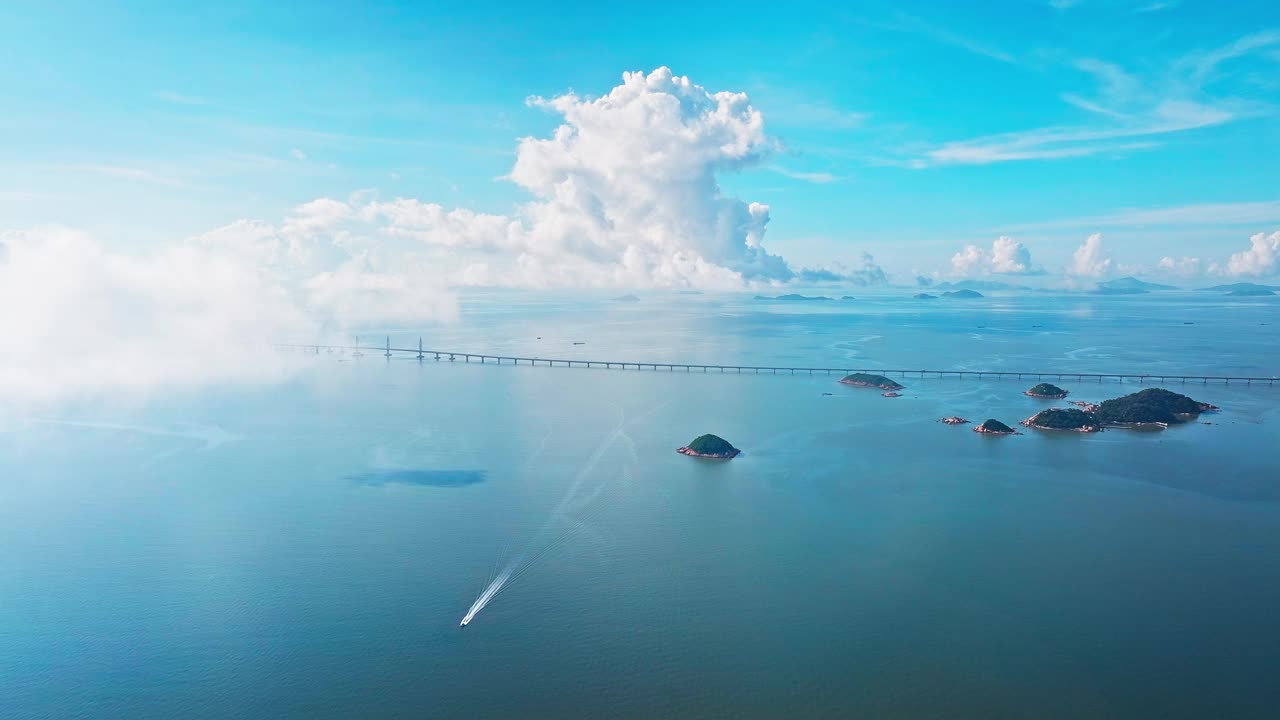 航拍港珠澳大桥及日出时的自然风光视频素材