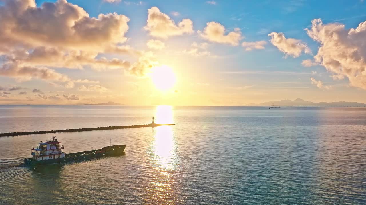 航拍的海洋自然风光在日出和珠海，广东省，中国视频素材