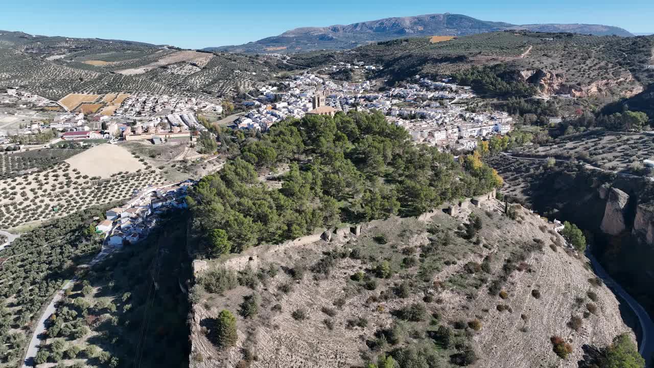 Montefrío镇的航拍照片。据《国家地理》杂志报道，这是世界上最壮观的十大景观之一。视频下载