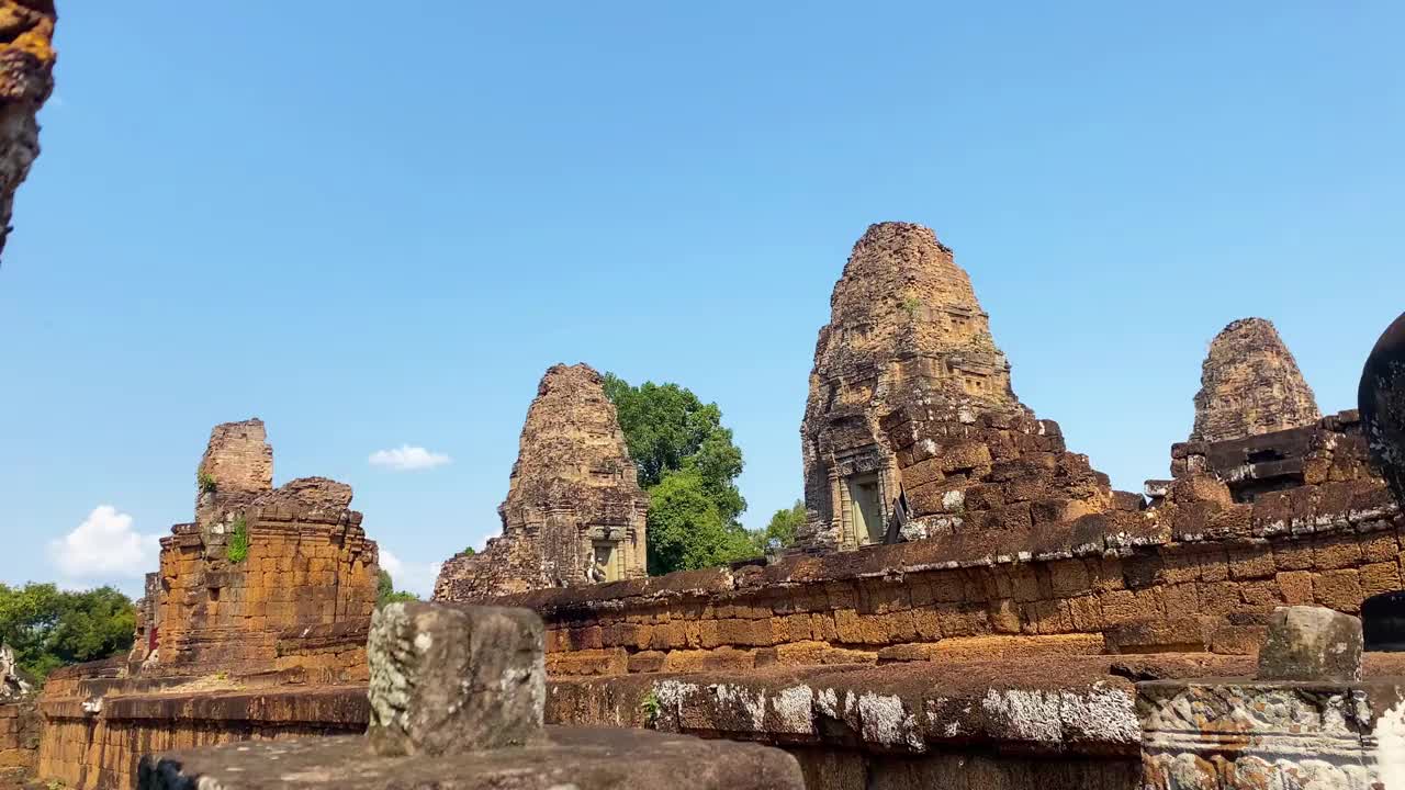 东梅汶山寺庙是为了纪念湿婆神而建造的，是高棉文明的一座寺庙，位于柬埔寨吴哥的领土上。视频下载