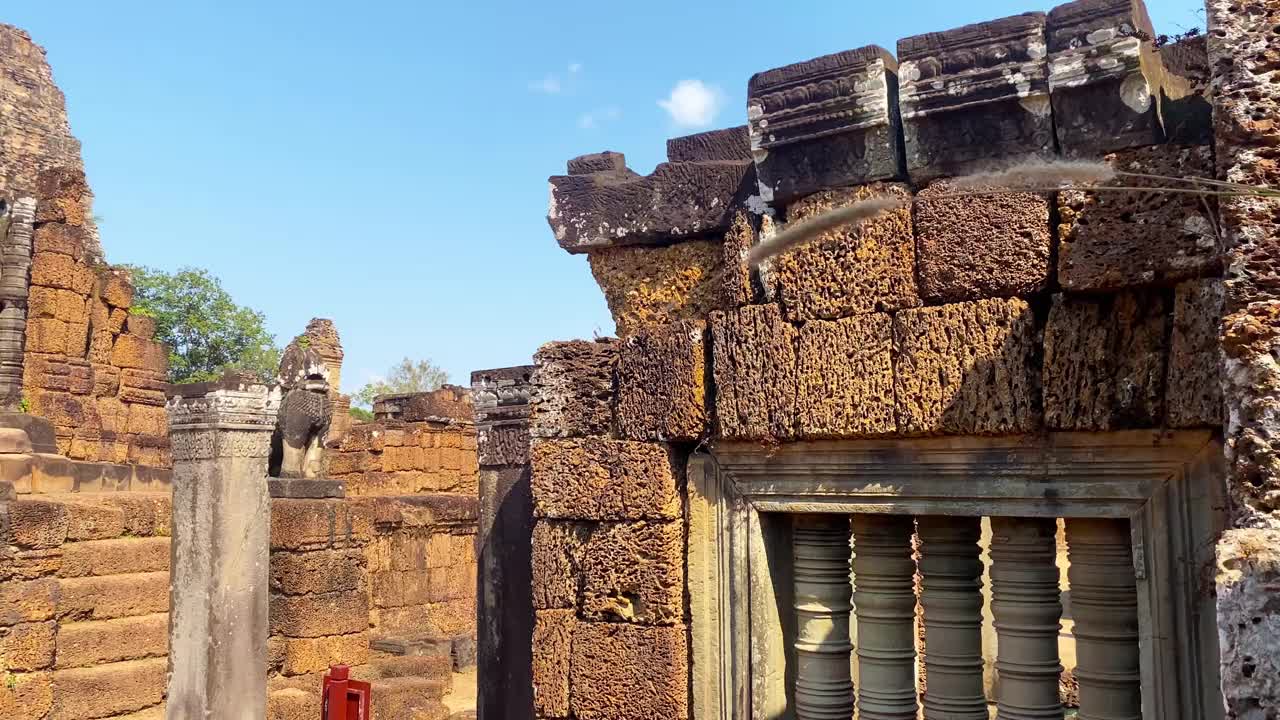 东梅汶山寺庙是为了纪念湿婆神而建造的，是高棉文明的一座寺庙，位于柬埔寨吴哥的领土上。视频素材