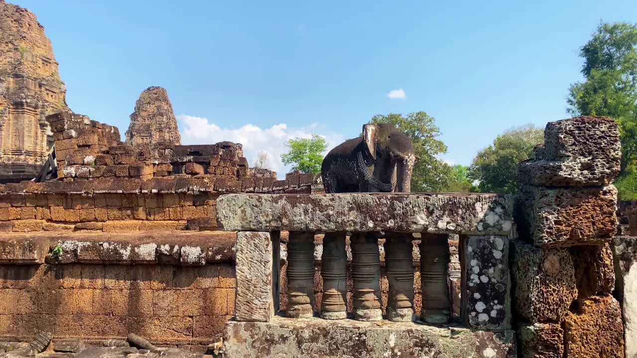 东梅汶山寺庙是为了纪念湿婆神而建造的，是高棉文明的一座寺庙，位于柬埔寨吴哥的领土上。视频下载