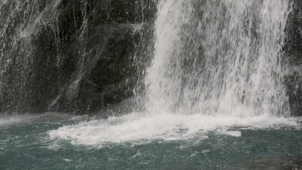 瀑布飞溅特写视频素材
