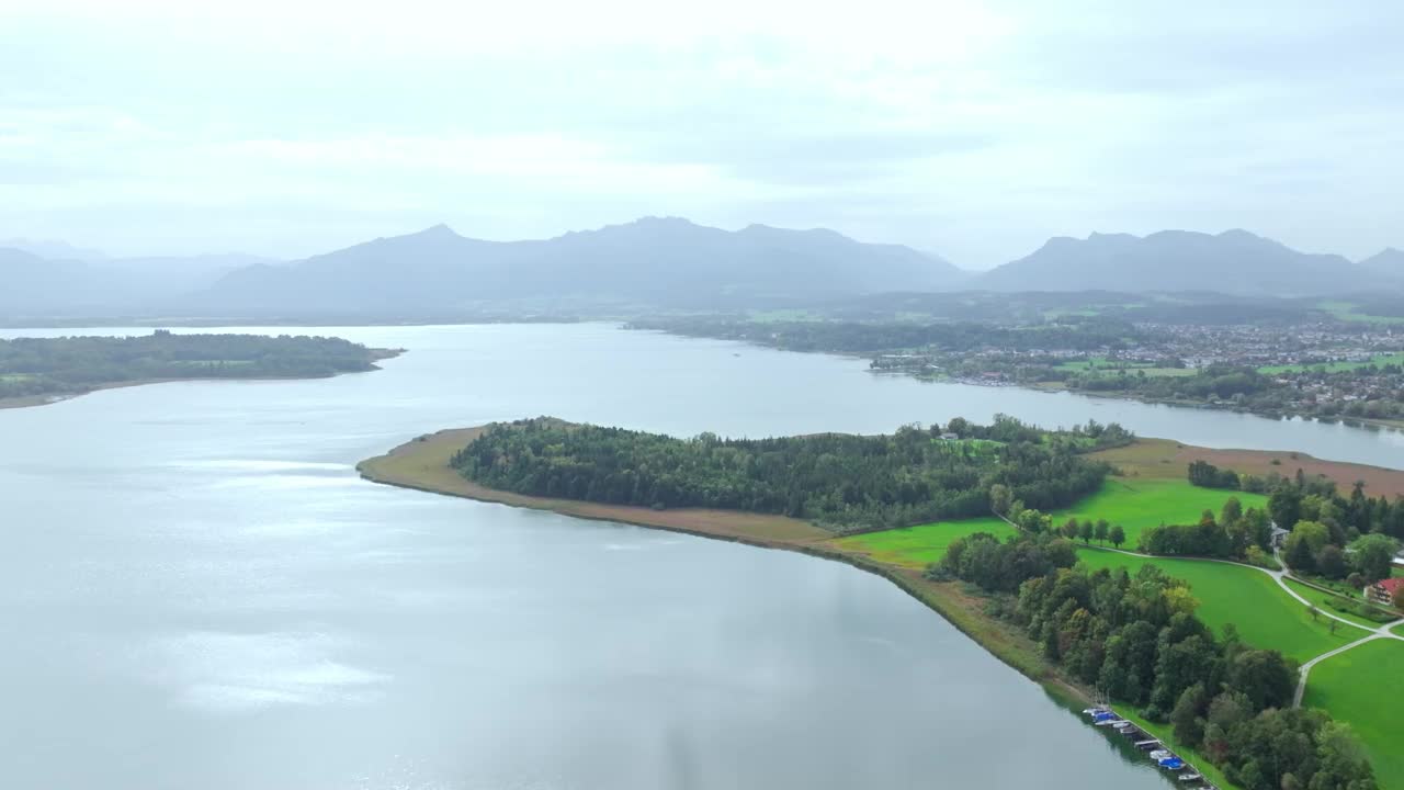 德国巴伐利亚州奇姆斯湖风景优美——无人机拍摄视频素材