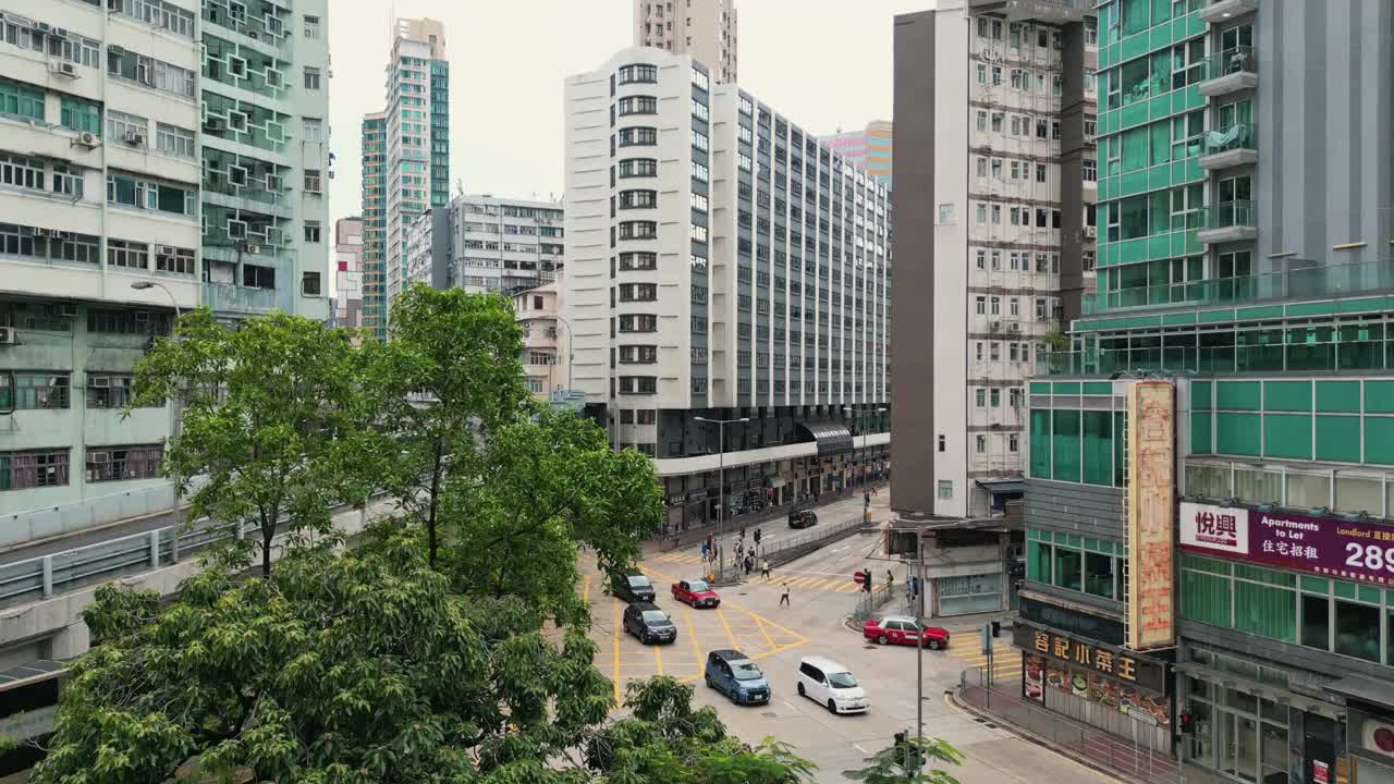 香港街道上的道路交通无人机视图视频素材