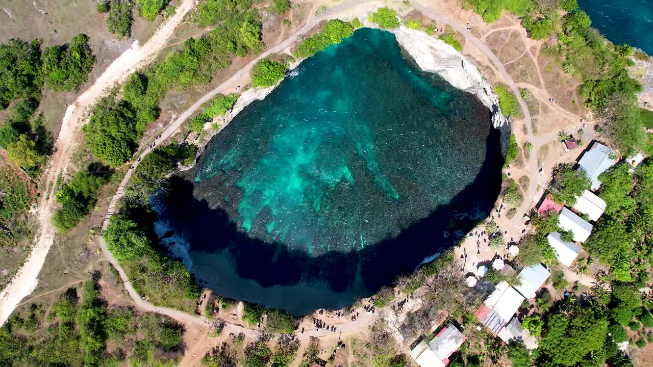 克林金海滩航拍视频，努沙佩尼达是印度尼西亚最令人难以置信的旅游胜地之一视频素材