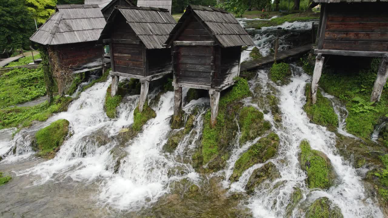 Jajce Watermills，波斯尼亚的天然宝石——鸟瞰图视频素材