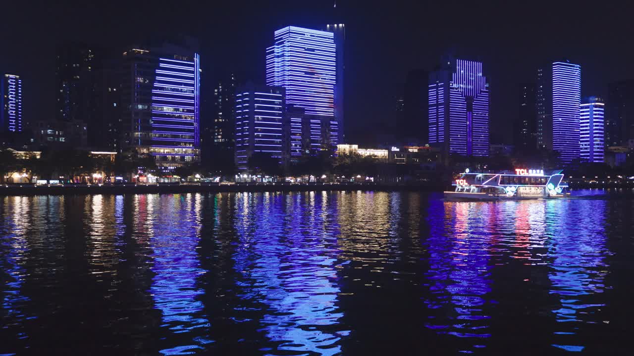 中国广东省广州市越秀区天子码头珠江游船夜景及夜游视频素材