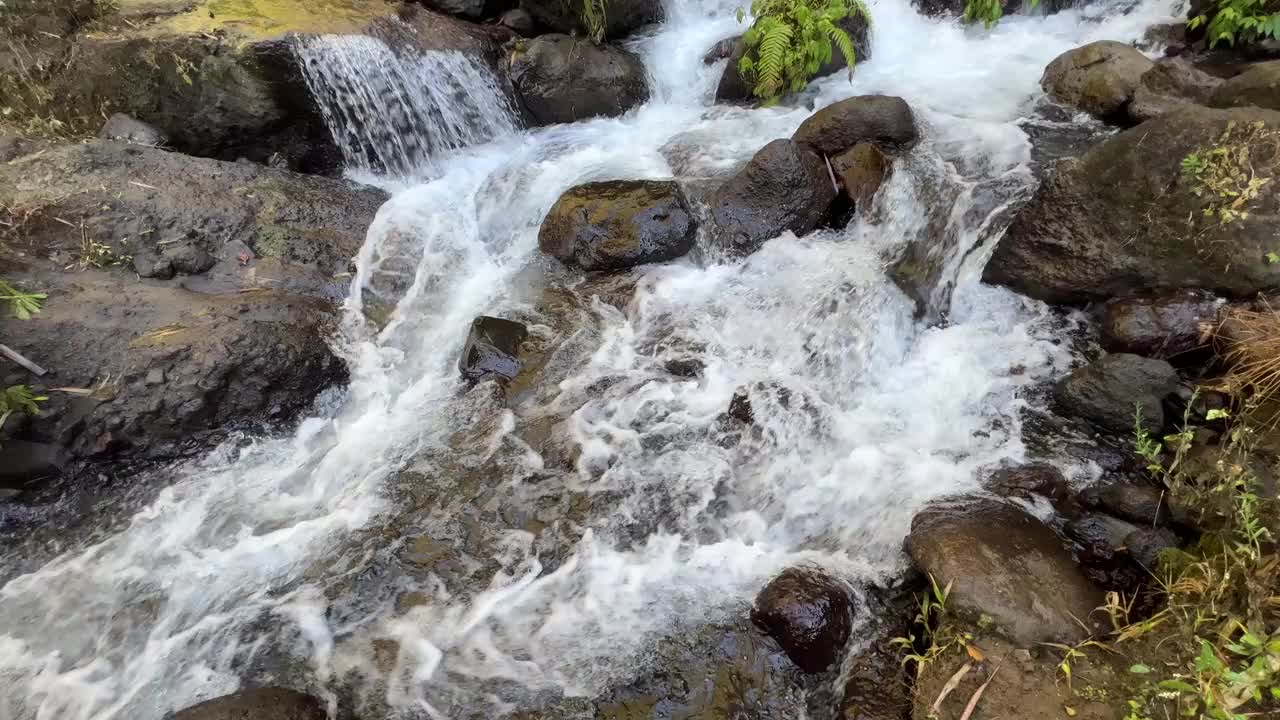 流动的天然淡水视频素材