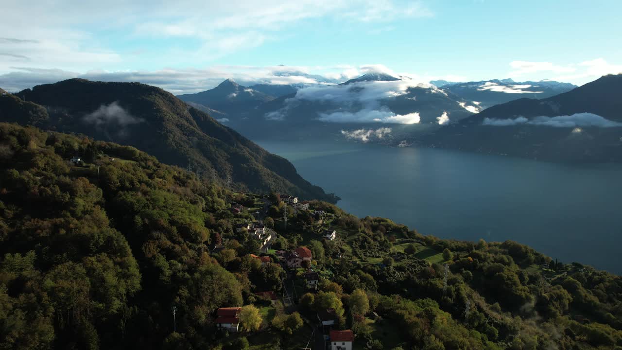 壮丽的山脉环绕着科莫湖的壮丽鸟瞰图视频素材