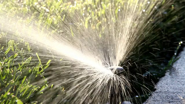 喷灌水草坪视频素材