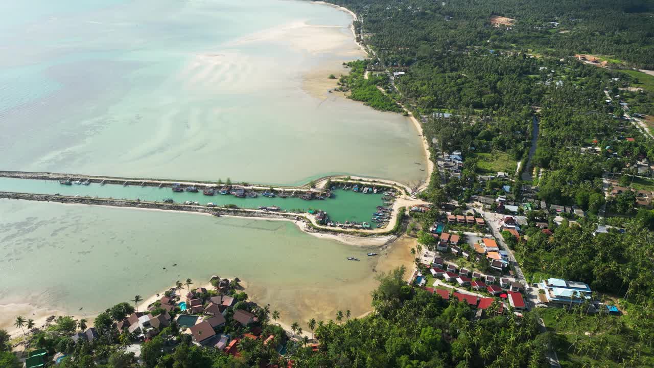 东南亚泰国湾的Koh Pha Ngan岛上的Haad Mae海岸线和岛屿的空中无人机视图视频素材