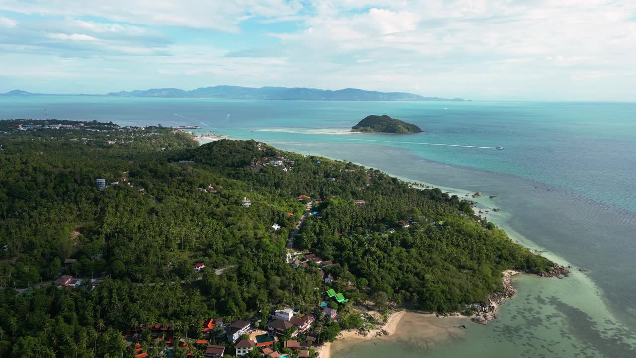 东南亚泰国湾的Koh Pha Ngan岛上的Haad Mae海岸线和岛屿的空中无人机视频视频素材