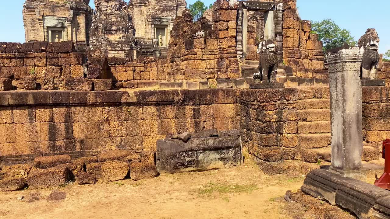 东梅汶山寺庙是为了纪念湿婆神而建造的，是高棉文明的一座寺庙，位于柬埔寨吴哥的领土上。视频素材