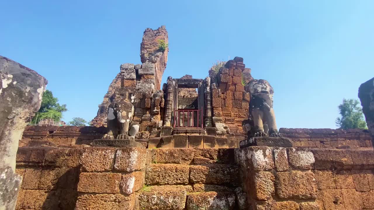 东梅汶山寺庙是为了纪念湿婆神而建造的，是高棉文明的一座寺庙，位于柬埔寨吴哥的领土上。视频下载