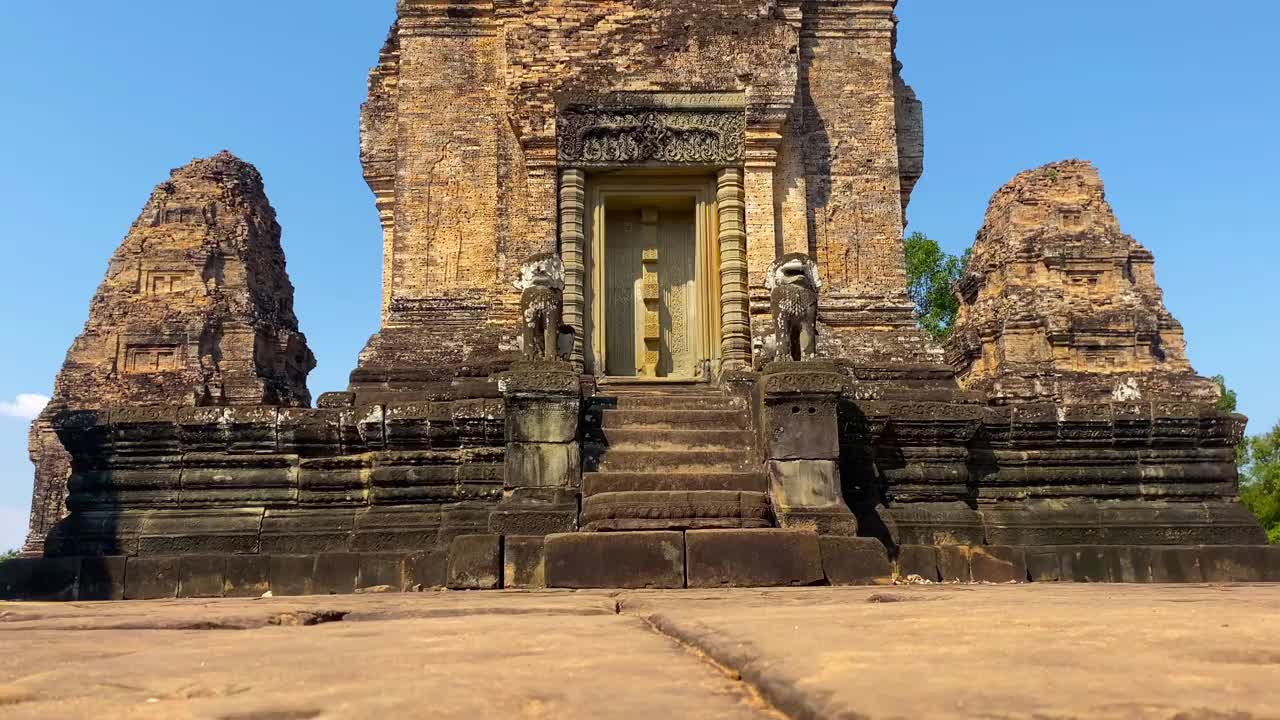 东梅汶山寺庙是为了纪念湿婆神而建造的，是高棉文明的一座寺庙，位于柬埔寨吴哥的领土上。视频下载