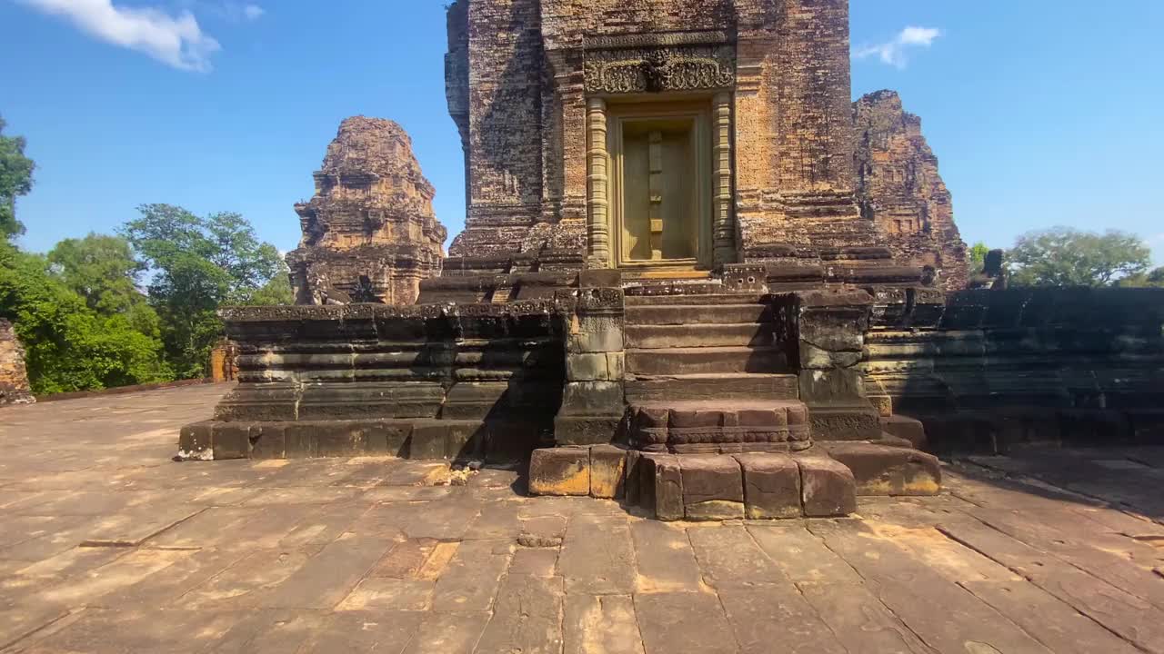 东梅汶山寺庙是为了纪念湿婆神而建造的，是高棉文明的一座寺庙，位于柬埔寨吴哥的领土上。视频素材