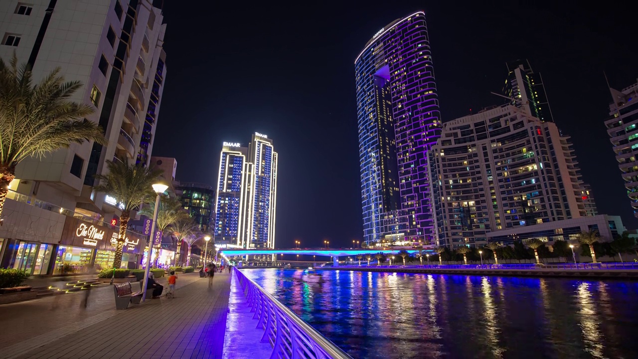 夜间照明迪拜码头步行海湾全景4k延时阿联酋视频素材