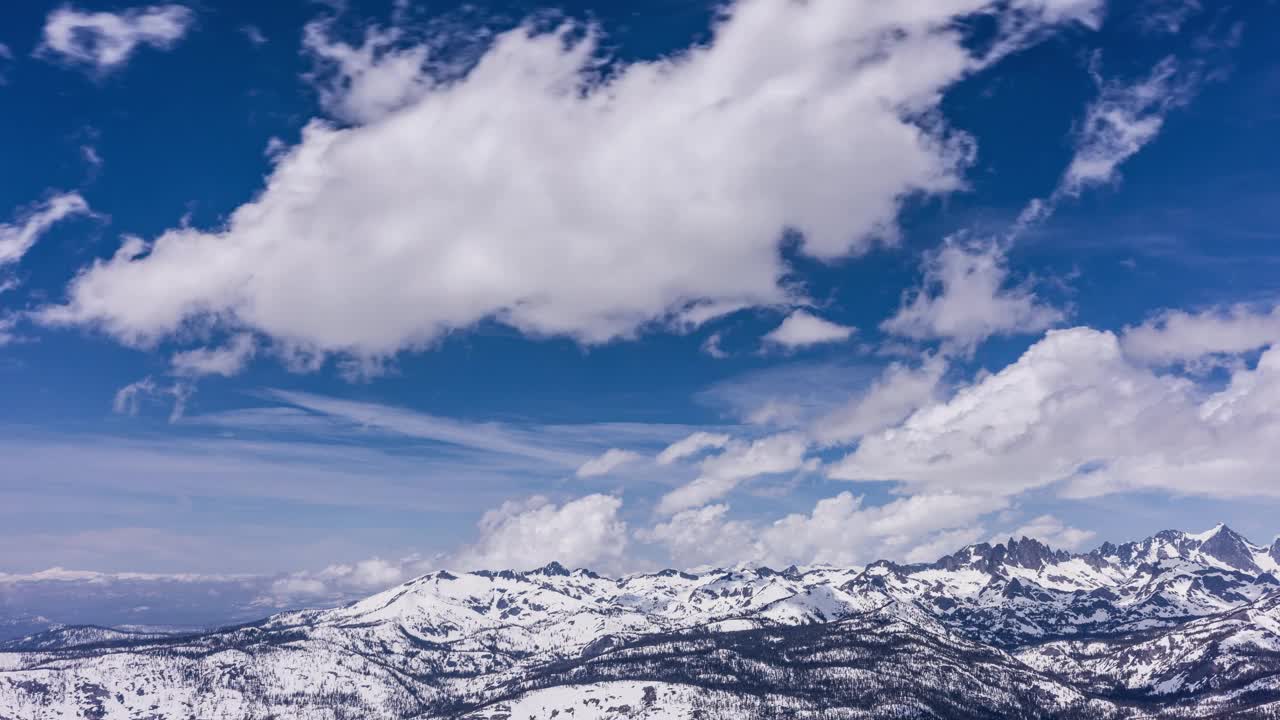 延时-全景的雪山与云视频素材