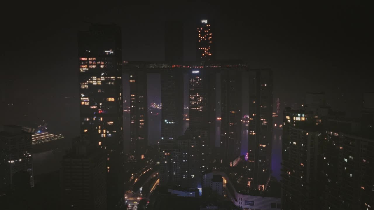 夜景中的摩天大楼和长江视频素材